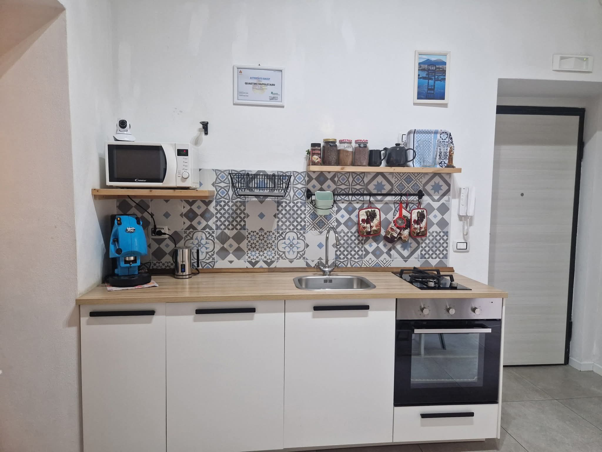 The Art of Neapolitan Coffee: Understanding an Italian Ritual - Quartino Napoletano B&B Napoli - In Naples, coffee is more than a drink—it's a social ritual. Learn about Neapoli