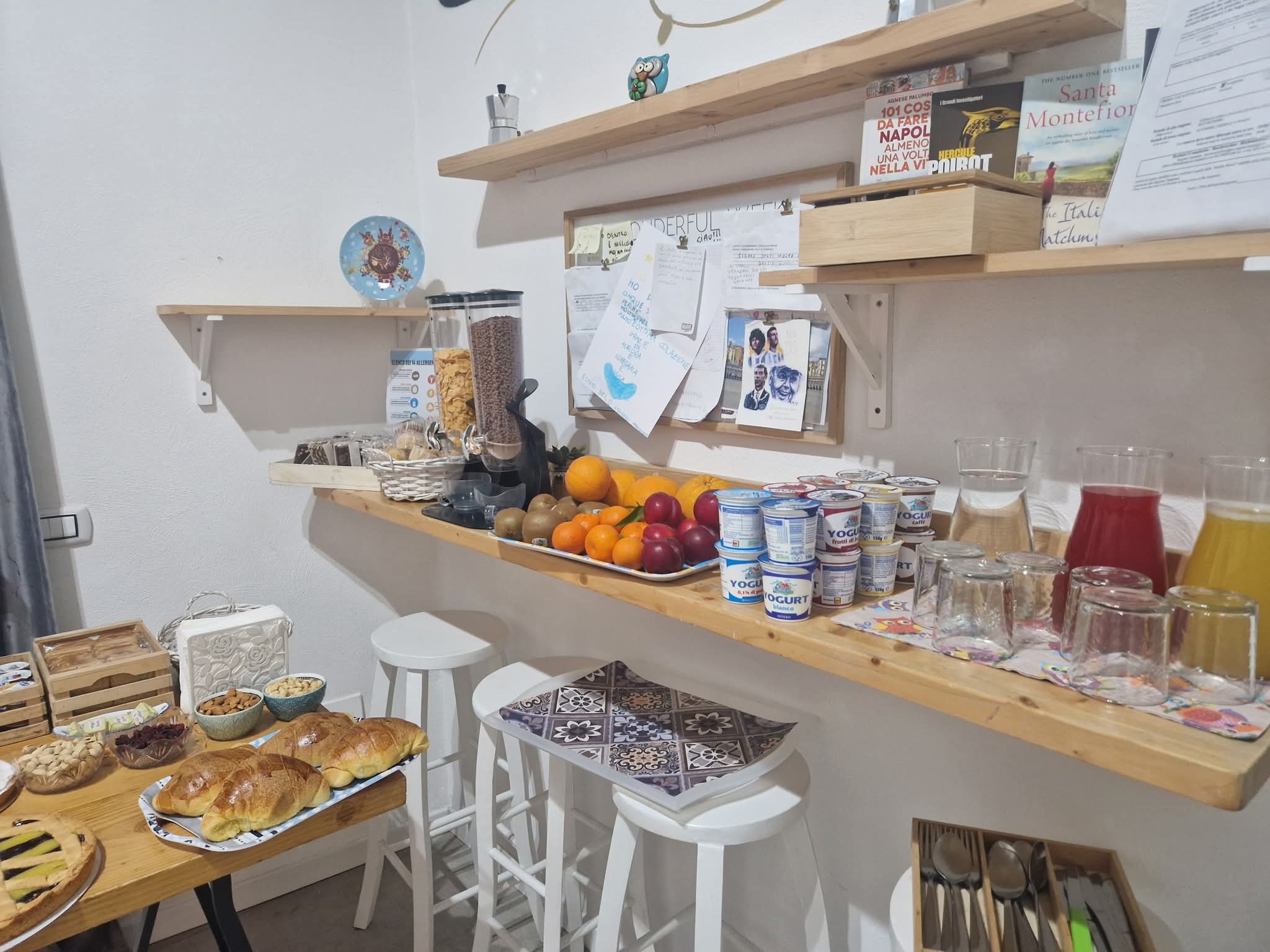 Where to Find the Most Authentic Pizza in Naples (That Isn't a Tourist Trap) - Quartino Napoletano B&B Napoli centro storico - You can't visit Naples without eating pizza. Our insider guide helps you find the truly authentic pi